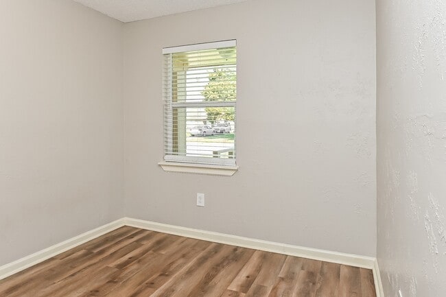 Building Photo - 7421 Plover Cir