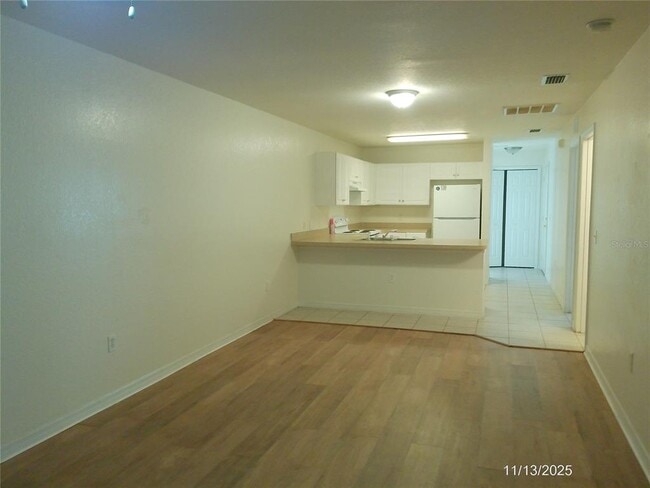 Building Photo - 949 Fox Lake Dr