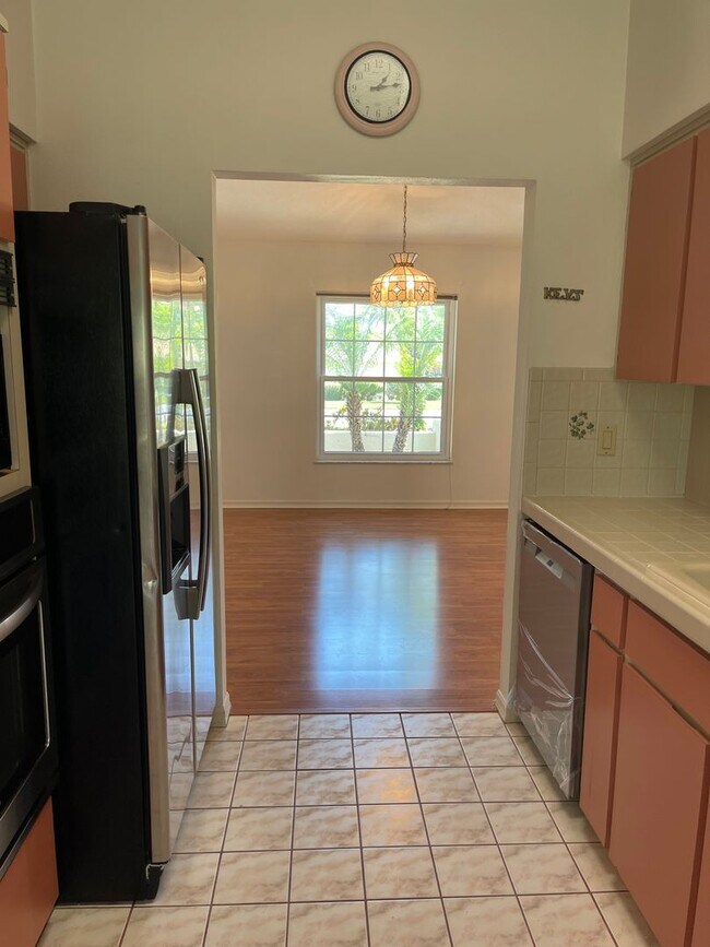 Building Photo - Adorable 2 bedroom 2 bath pool home in Seven Hills