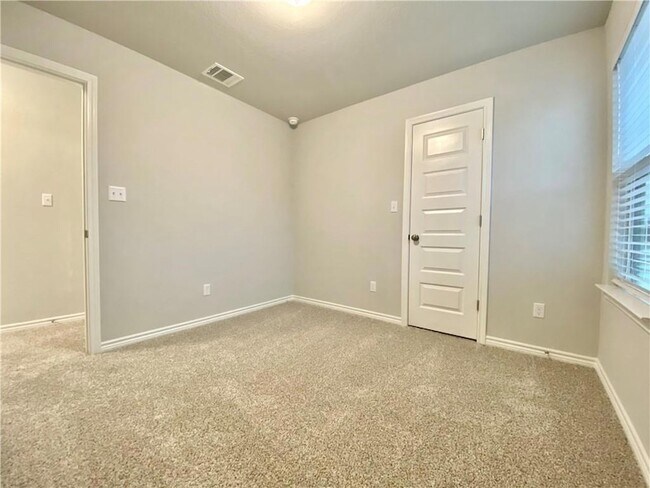 Building Photo - 1701 Yaupon Grove Ln