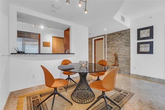 Building Photo - 1331 Brickell Bay Dr