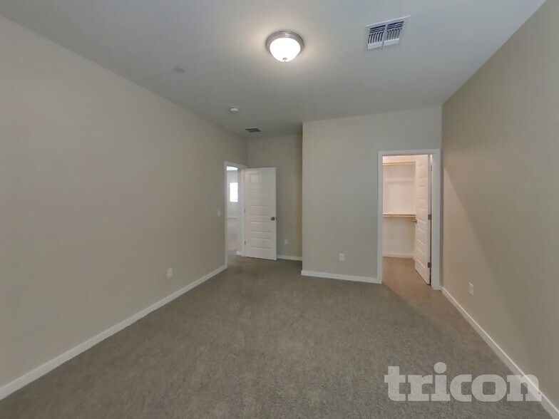 Building Photo - 4537 E Granada St