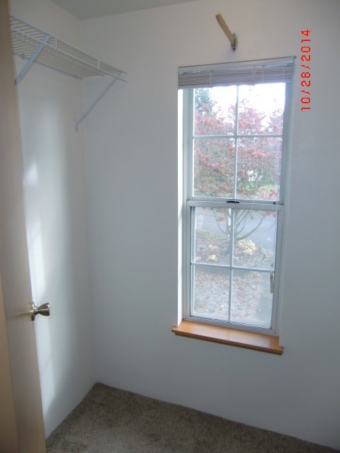 Building Photo - East hill Kent Seven Oaks Community Custom 2 story home - 3 bed 2.5 home with 2 car garage. Avail...