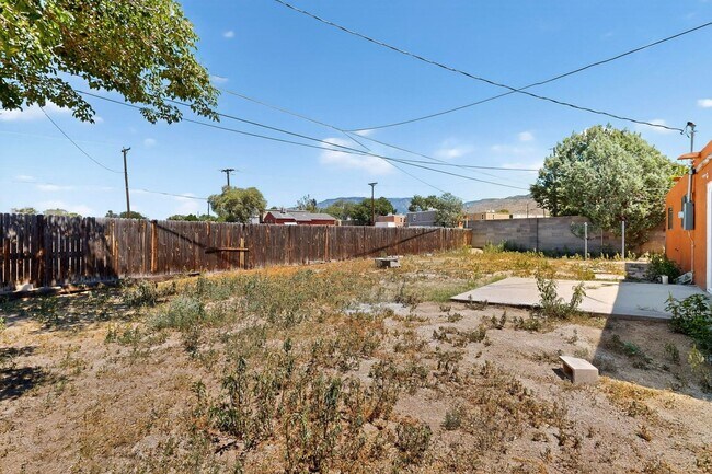 Building Photo - NE House 3/bd 1.75/ba 1/cg