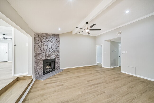 Building Photo - 10826 Thorncliff Dr