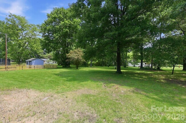 Building Photo - 6299 Spring Ct Ln