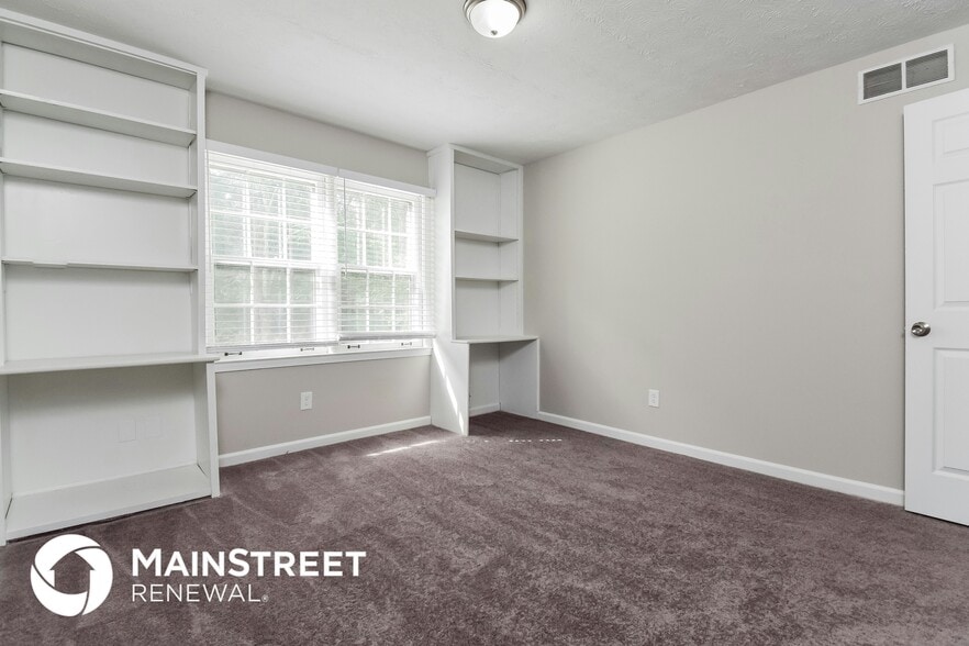 Building Photo - 627 Rockborough Dr