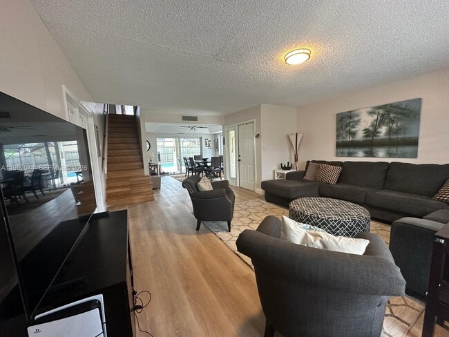 Building Photo - 8320 SW 39th Ct