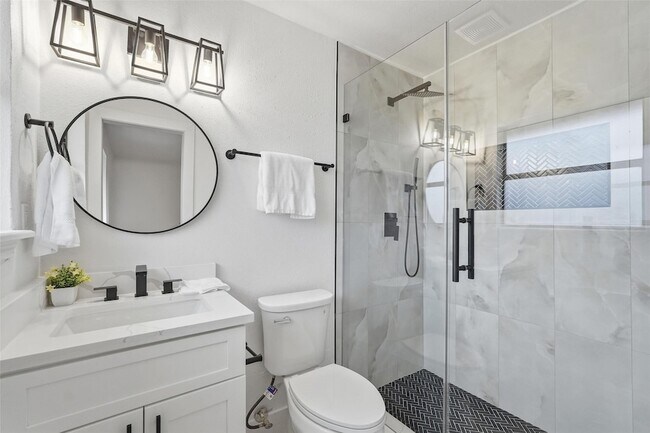 Building Photo - 763 Lakeside Dr