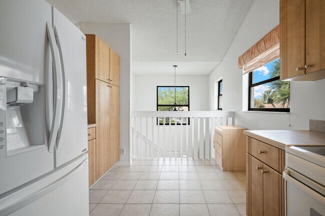 Building Photo - 10910 Lakemore Ln