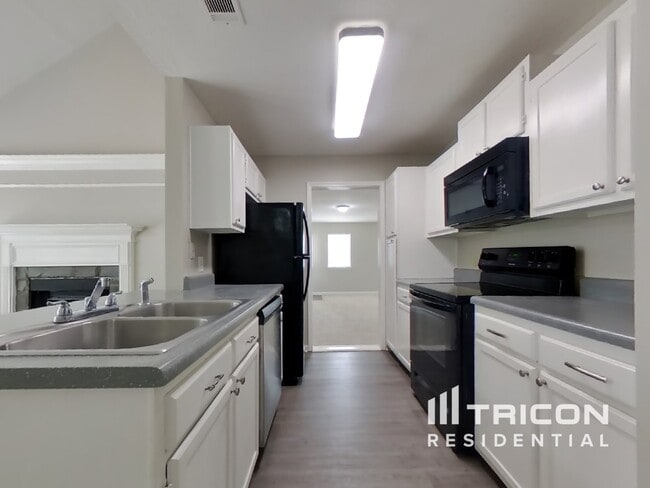 Building Photo - 510 Surveyor Walk