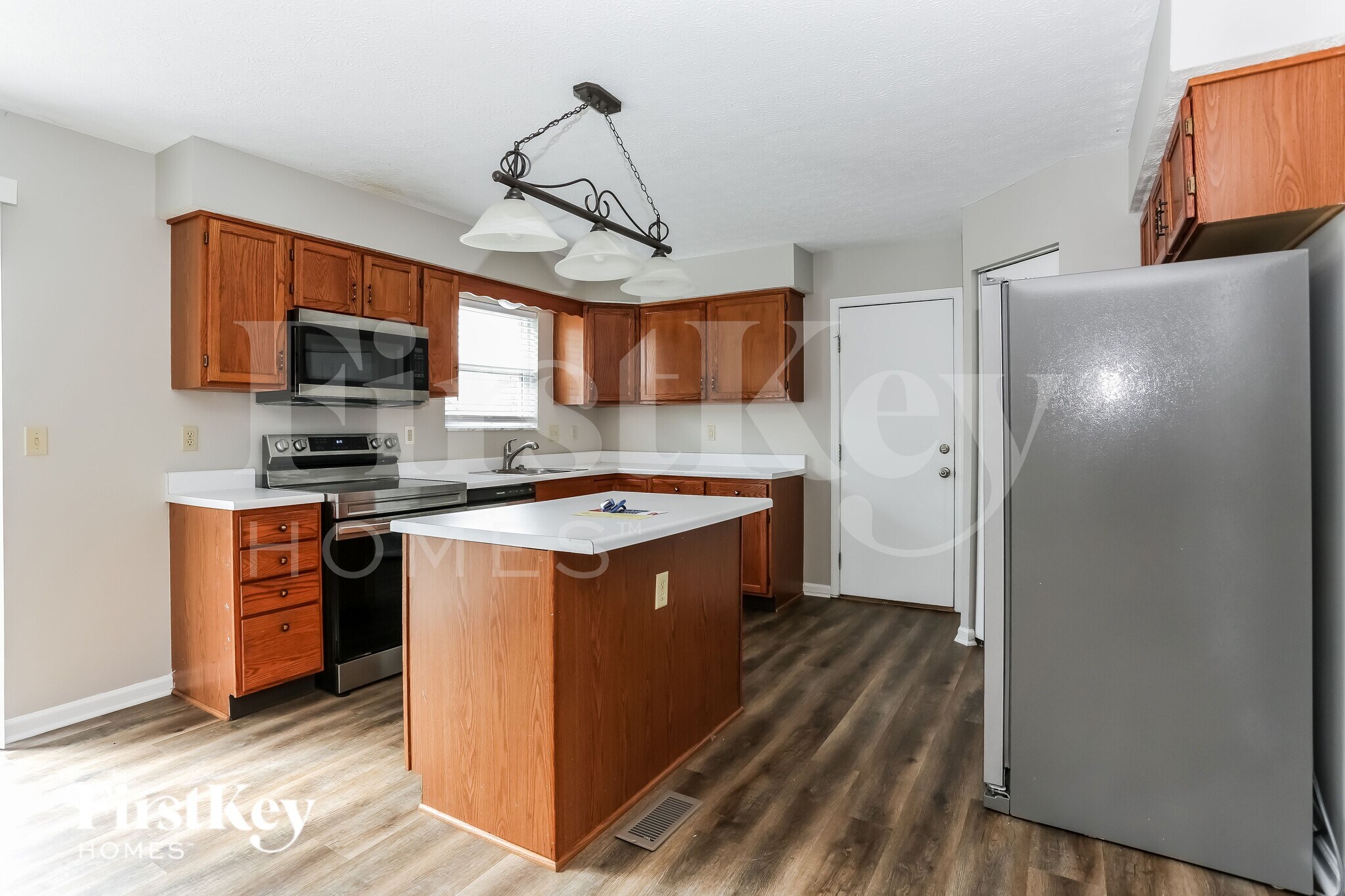 Building Photo - 81 Roxbury Dr