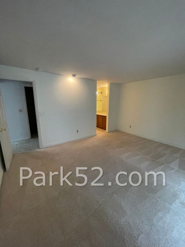 Building Photo - 2801 N Narrows Dr