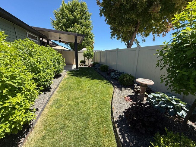 Building Photo - Beautiful Meridian Home in Prime Location Near The Village, Parks & Schools