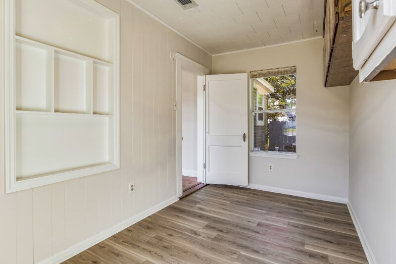 Building Photo - 1206 Dexter Ave