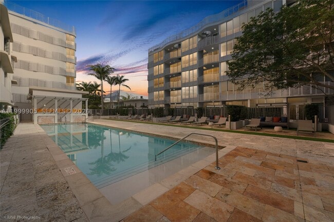 Building Photo - 210 W Park Dr