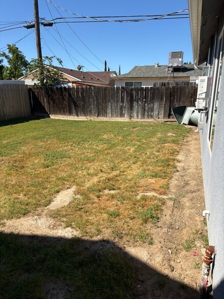 Building Photo - 5929 E Dayton Ave