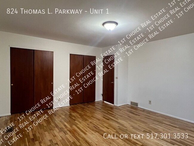 Building Photo - 2-BDR 2-BTH ApT w/ Fireplace, Laundry, AC,...