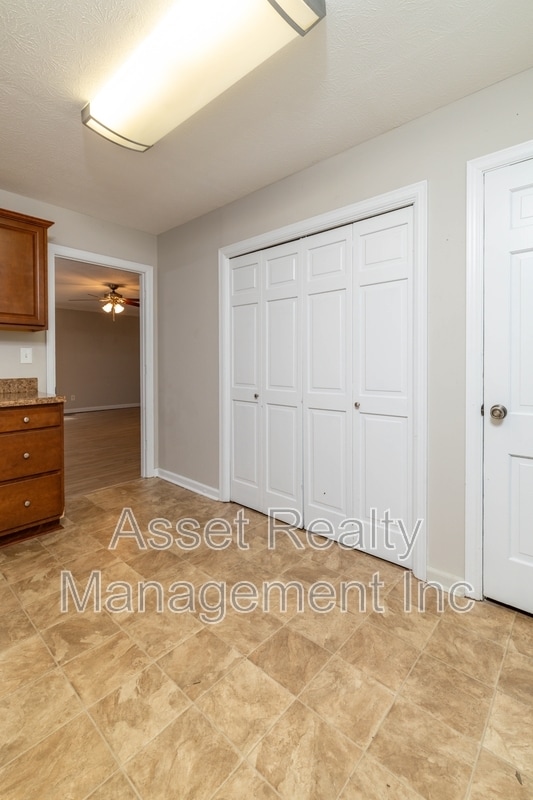 Building Photo - 11719 S Williamsburg Dr