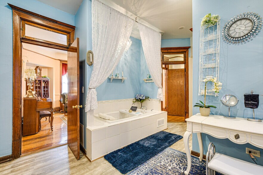 Building Photo - 3461 W Adams St