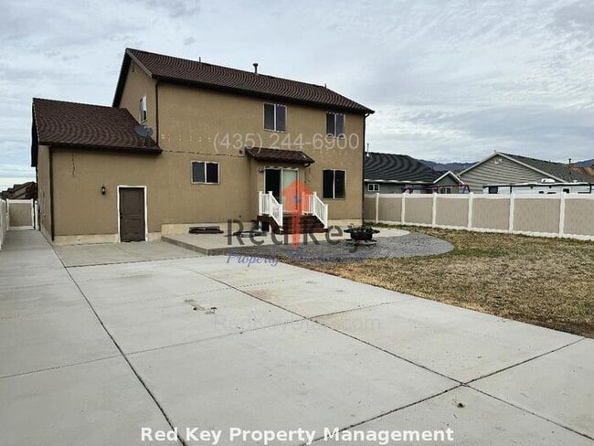 Building Photo - 770 N Single Family Home