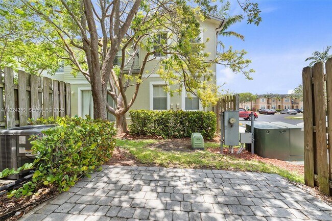 Building Photo - 230 SE 29th Ave