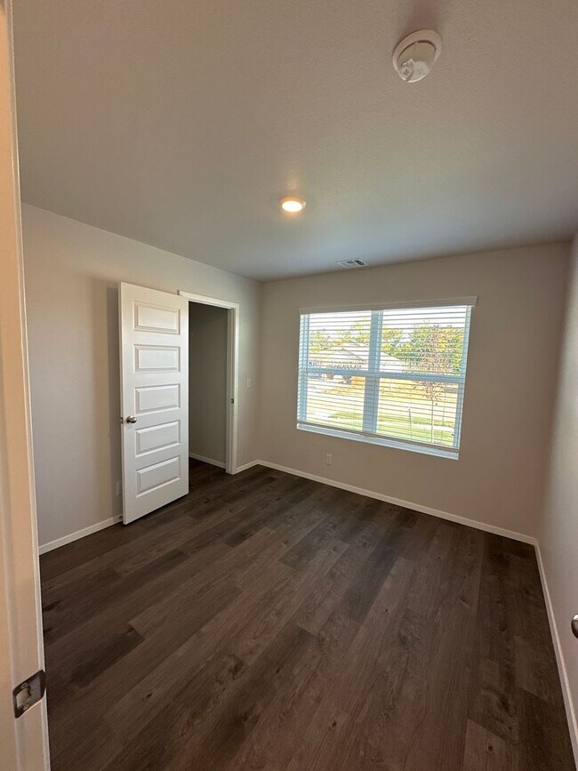 Building Photo - Now Pre-Leasing! Charming 4-Bedroom, 2-Bath Home in Broken Arrow