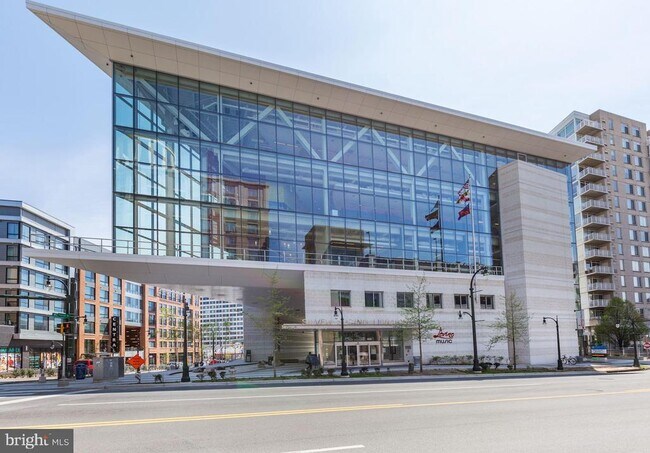 Building Photo - 930 Wayne Ave