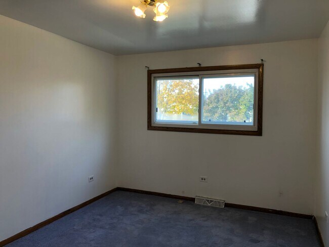 Building Photo - 5041 Forster Ave