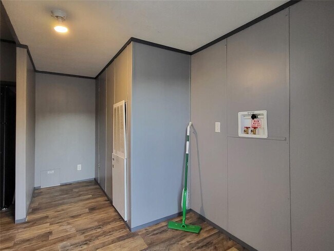Building Photo - 21518 Cherry Hollow Dr