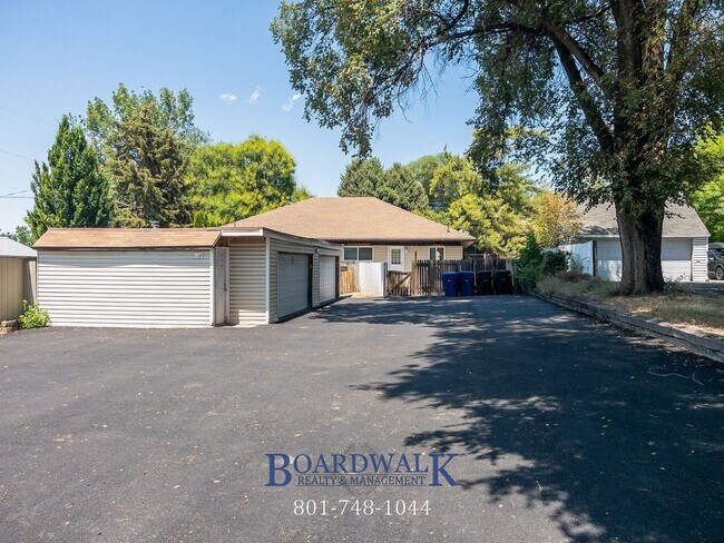 Building Photo - 1781 Lincoln Ln