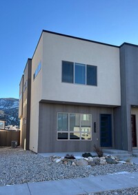 Building Photo - Townhome For Rent