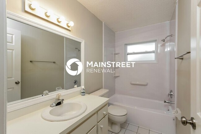 Building Photo - 3 Bedroom Pet-Friendly Home in Sarasota, FL with Main Street Renewal