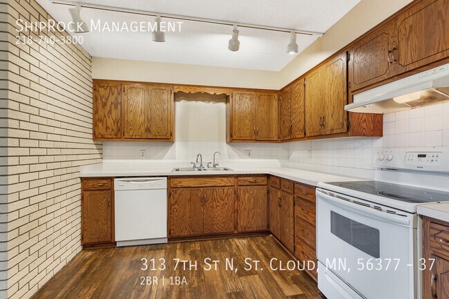 Building Photo - 313 7th St N