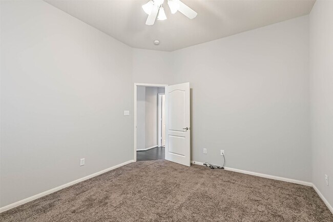 Building Photo - 5453 Fairdale Ln