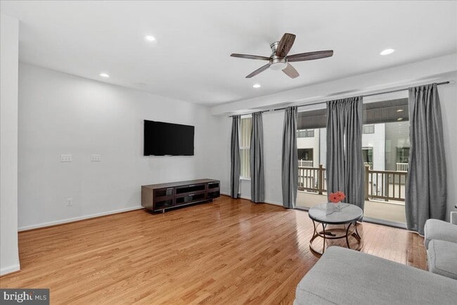 Building Photo - 43387 Charitable St