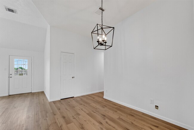 Building Photo - 7403 Oak Walk Dr