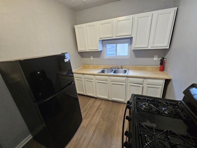 Building Photo - 10602 Earle Ave