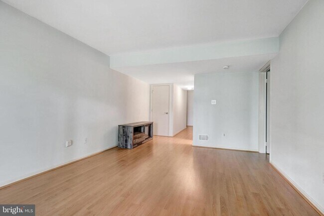 Building Photo - 5707 Waters Edge Landing Court