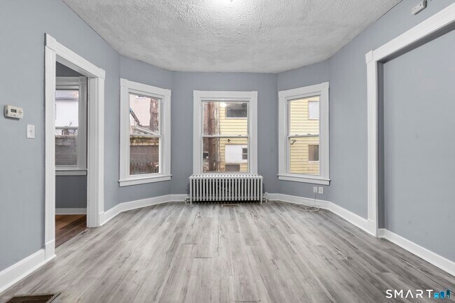 Building Photo - 16 Plaza Ave