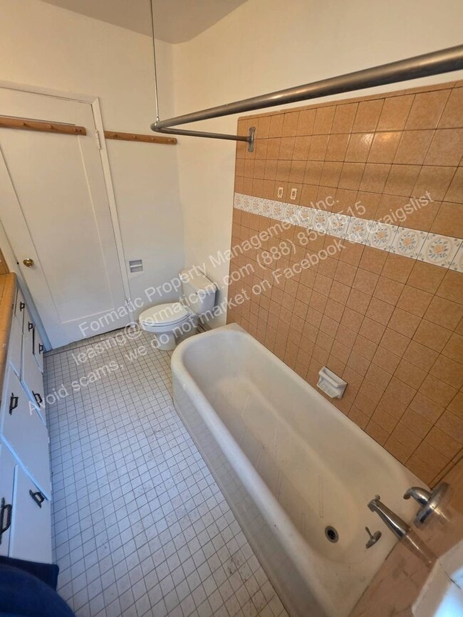 Building Photo - 1720 La Senda Pl