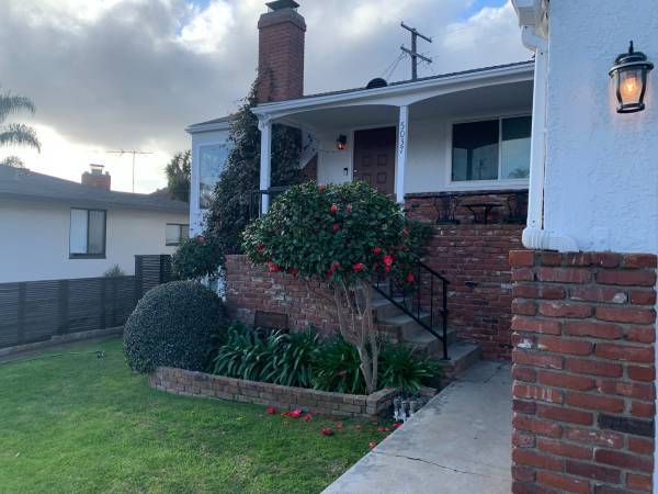 Building Photo - 5037 Parkglen Ave