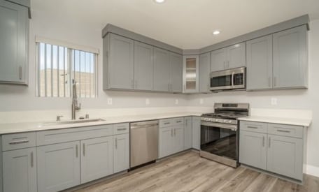 Building Photo - 1346 E Vernon Ave