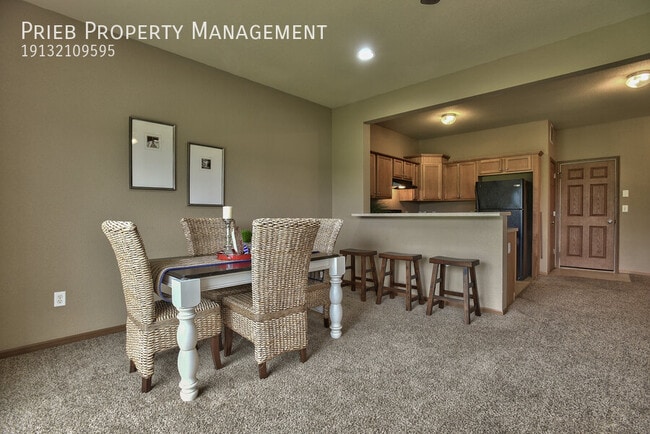 Building Photo - 902 S Woodson Ct