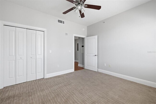 Building Photo - 1227 E Madison St