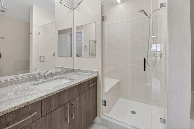 Building Photo - 1301 Belmont Pl