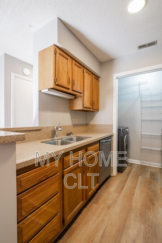 Building Photo - 8117 Tremaine Ct