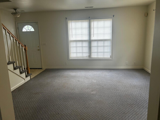 Building Photo - 749 Hemlock St