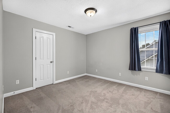 Building Photo - 217 Stagecoach Dr