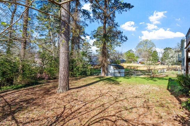 Building Photo - Charming 3 Bed, 2 Bath on Ward Street, Close to Universities